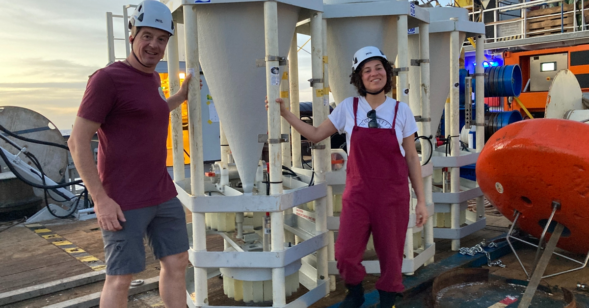 The three sediment traps have just been recovered and Blanda and Jan-Berend are ready to exchange the bottles that each contain four days worth of sediments