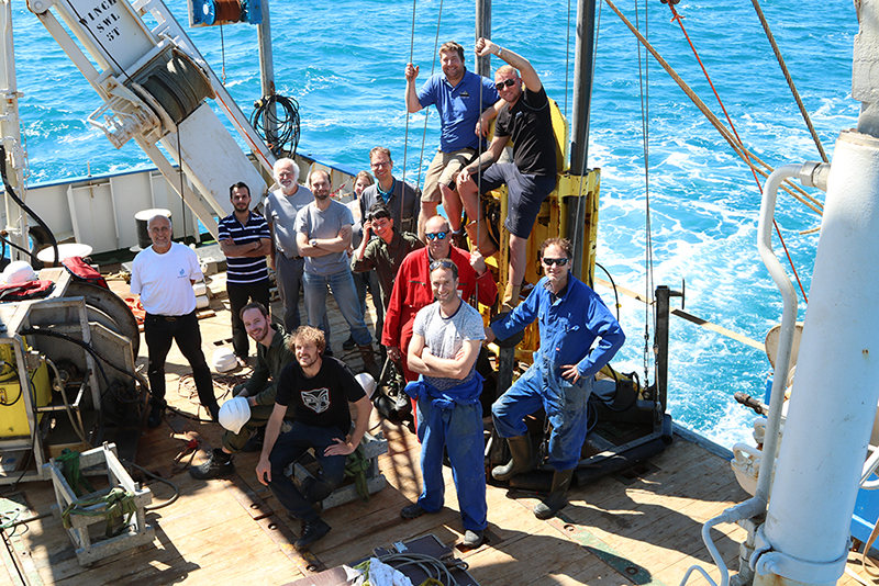 Scientists of NIOZ, TNO, Deltares, Utrecht University and VU University Amsterdam during Expedition 64PE-439. Photo: Helge Niemann 