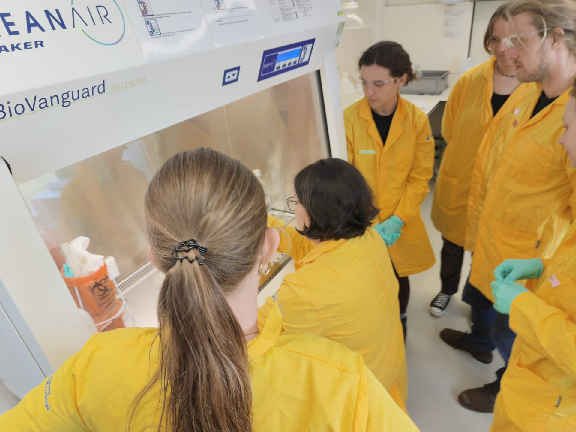 One of our supervisors showed us a method to cultivate fungi on petri dishes under the fumehood (photo credit: Annika Vaksmaa).