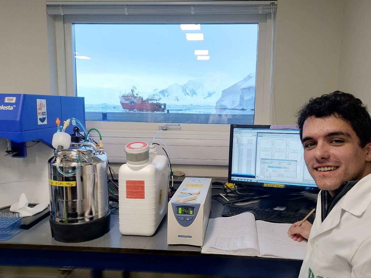 Quantifying microbial abundances using flow cytometry with a view of the RV Laurence M. Gould. Photo credit: Ella Wesdorp