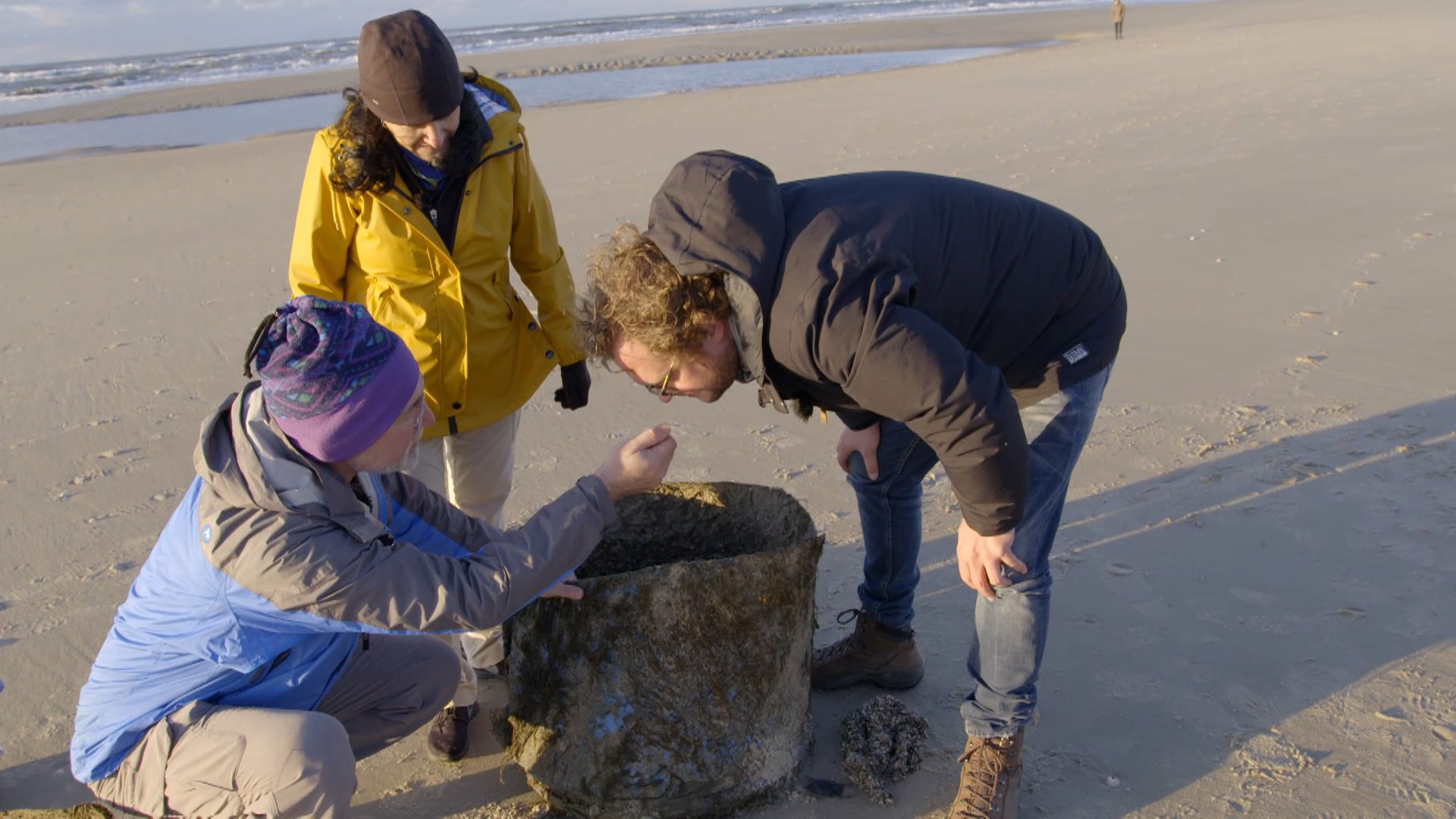 Plastic research on the beach, photo: NIOZ