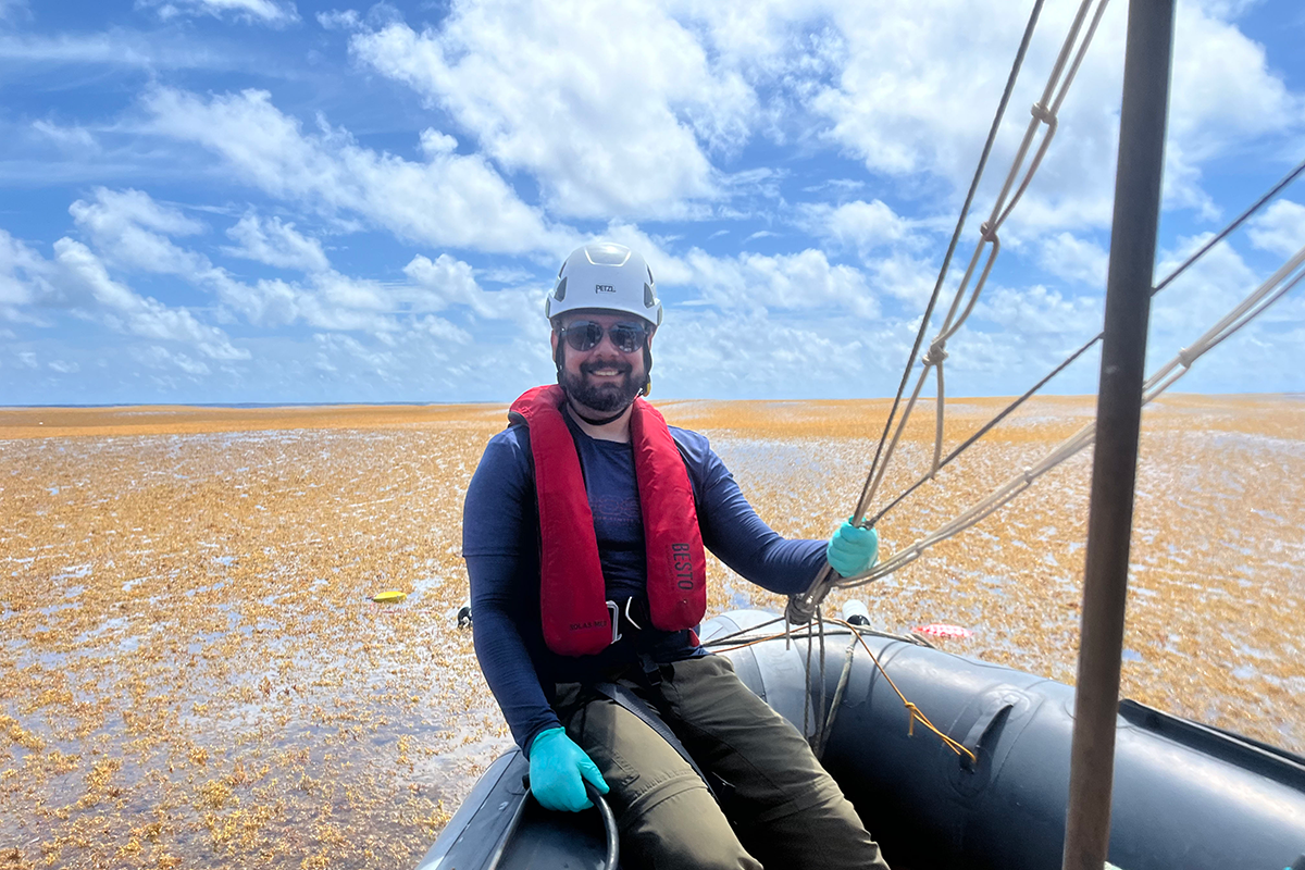 Fabio Nauer working from the zodiac to collect Sargassum samples (Photo credit: Jacco Heneweer)